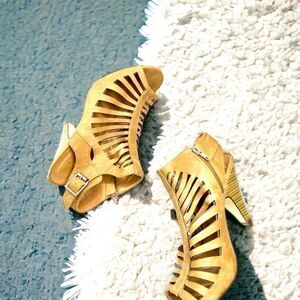 D’s Heels l Camel Brown l Side zip l 8.5 l EUC